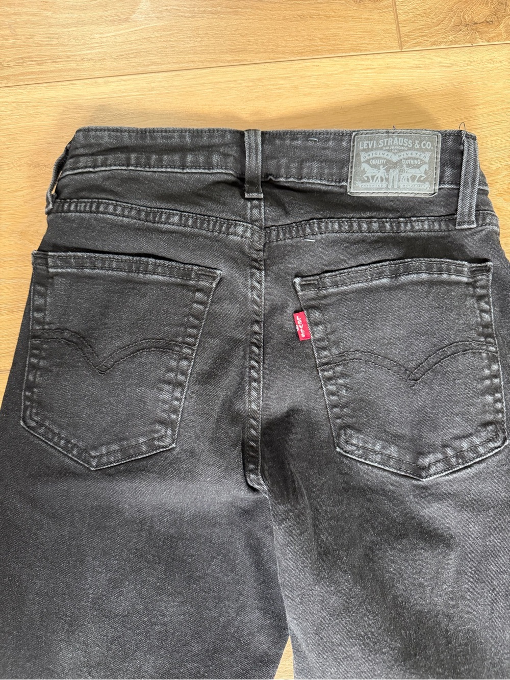 Levi’s Black Mid-Rise Flare Bootcut Jeans W26 L30 - Picture 3 of 4